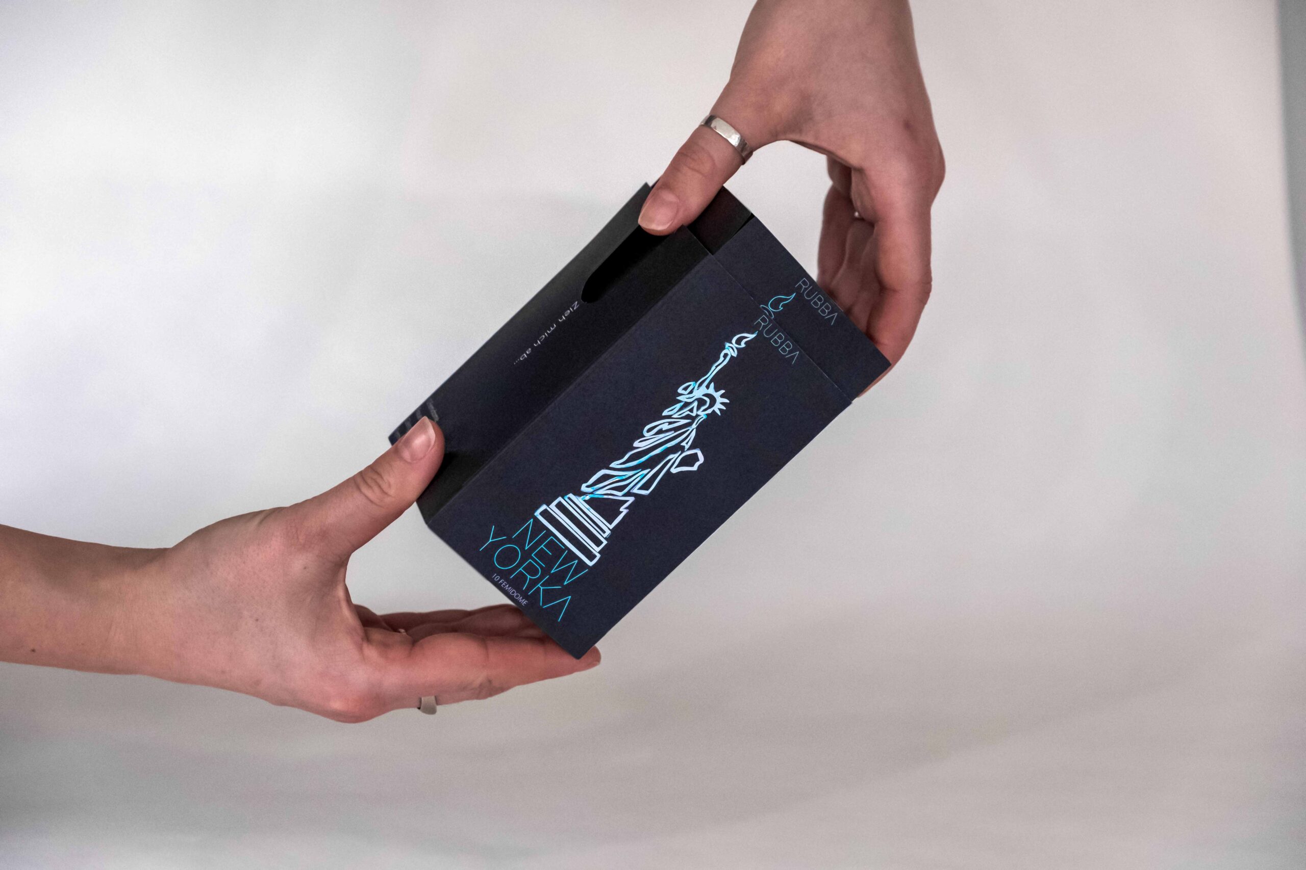 papier_rubba_kondomverpackung_bild02